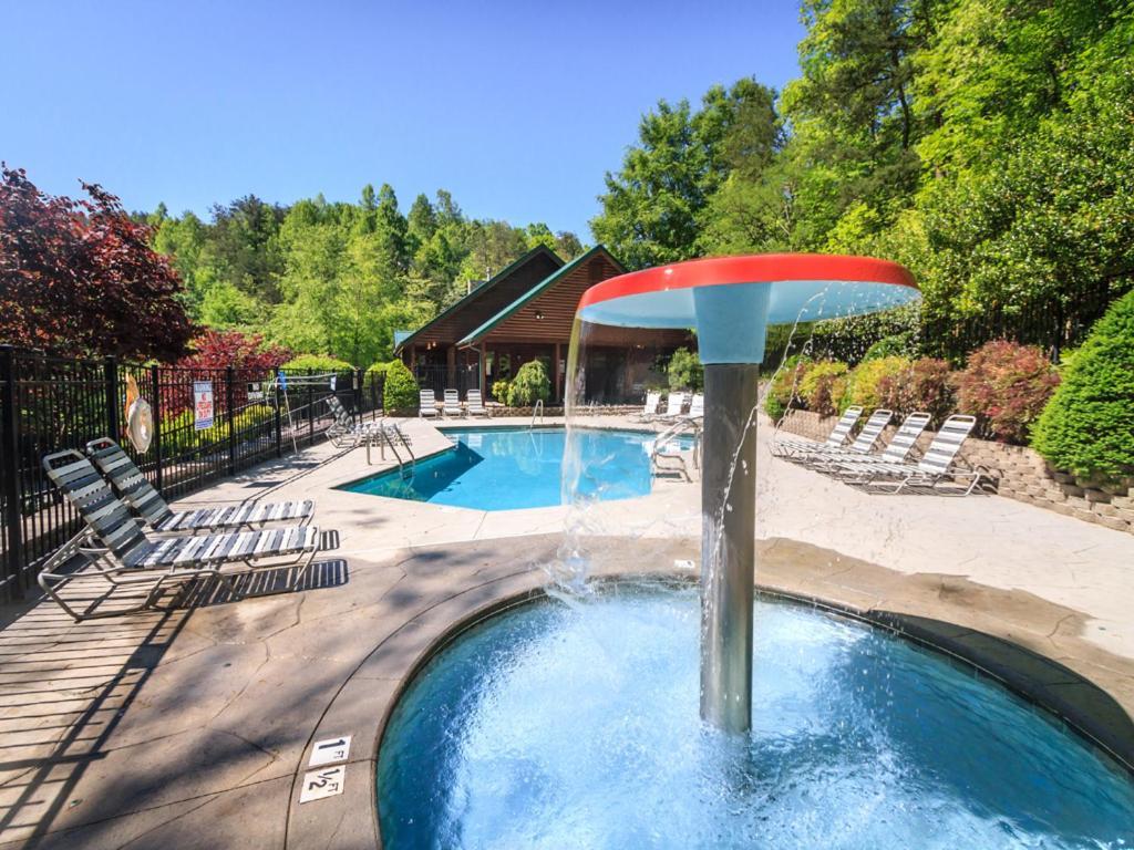 Above The Clouds, 4 Bedrooms, Pool Access, Private, Gaming, Sleeps 16 ガトリンバーグ エクステリア 写真