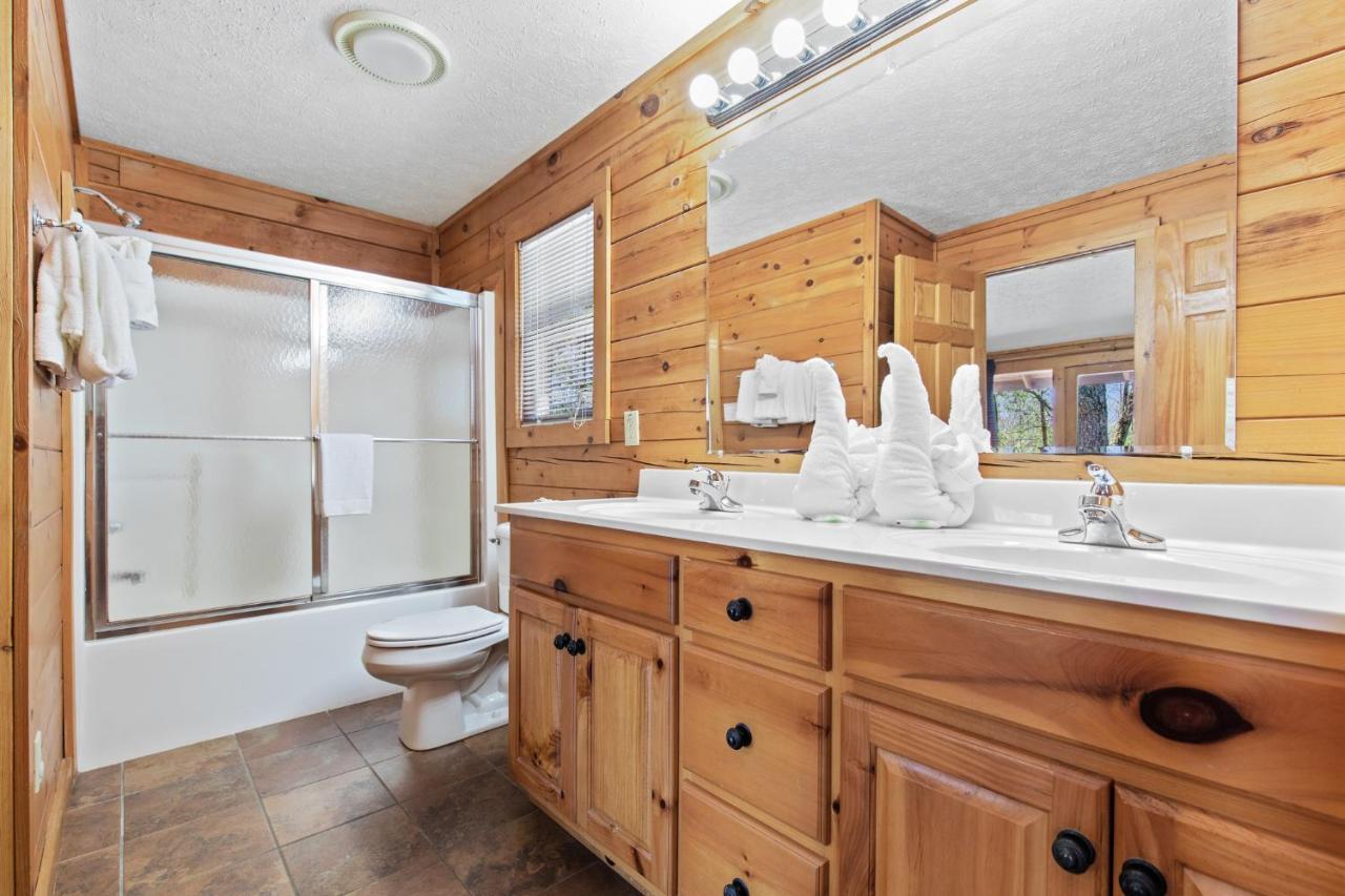 Above The Clouds, 4 Bedrooms, Pool Access, Private, Gaming, Sleeps 16 ガトリンバーグ エクステリア 写真
