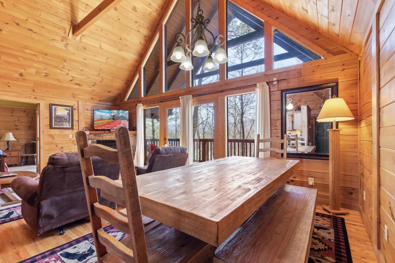 Above The Clouds, 4 Bedrooms, Pool Access, Private, Gaming, Sleeps 16 ガトリンバーグ エクステリア 写真