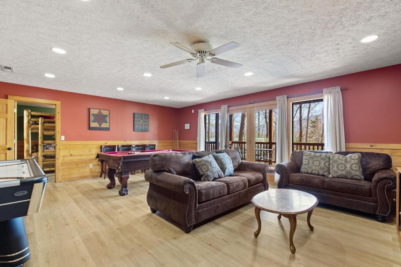 Above The Clouds, 4 Bedrooms, Pool Access, Private, Gaming, Sleeps 16 ガトリンバーグ エクステリア 写真