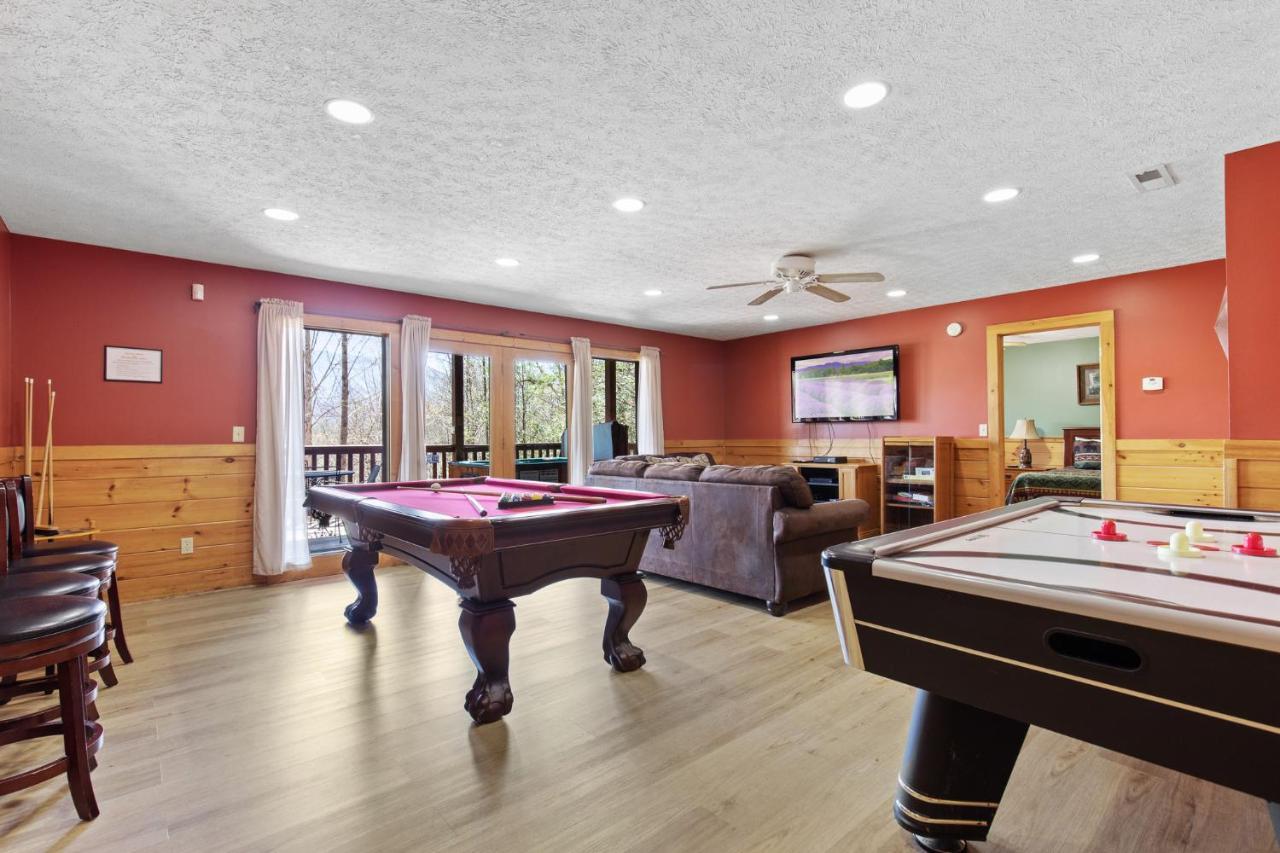 Above The Clouds, 4 Bedrooms, Pool Access, Private, Gaming, Sleeps 16 ガトリンバーグ エクステリア 写真