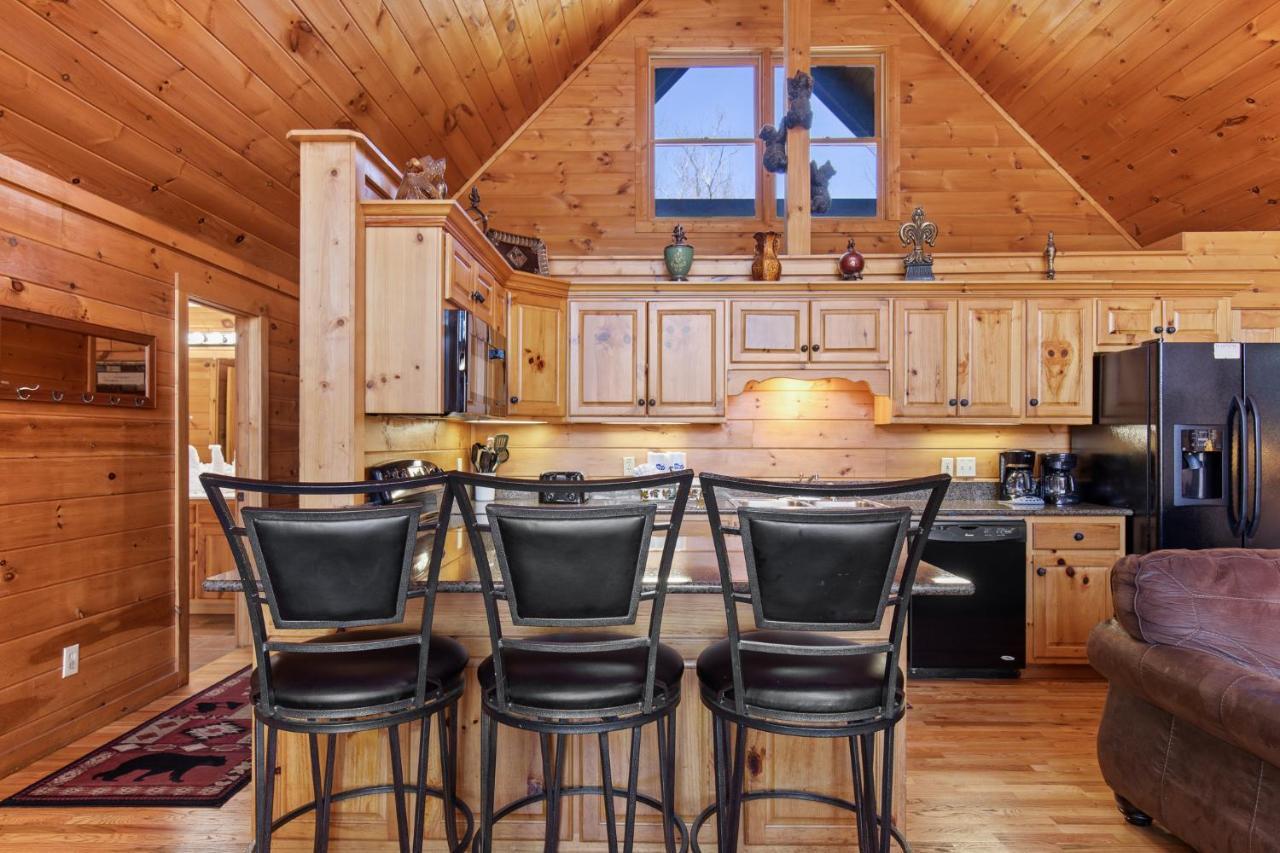 Above The Clouds, 4 Bedrooms, Pool Access, Private, Gaming, Sleeps 16 ガトリンバーグ エクステリア 写真