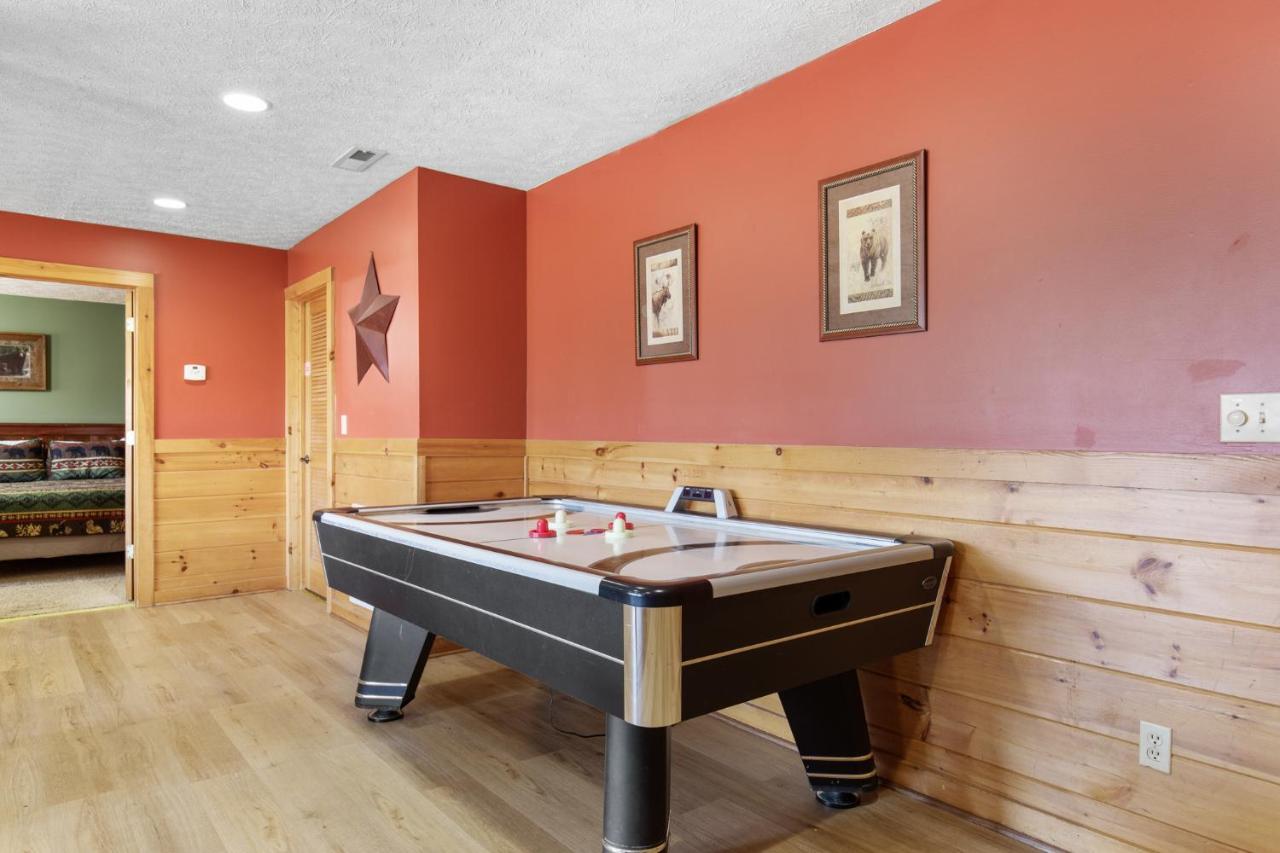 Above The Clouds, 4 Bedrooms, Pool Access, Private, Gaming, Sleeps 16 ガトリンバーグ エクステリア 写真