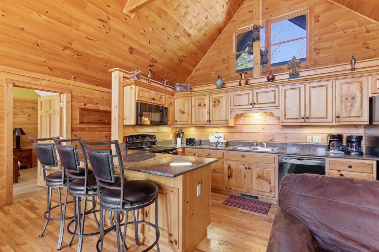 Above The Clouds, 4 Bedrooms, Pool Access, Private, Gaming, Sleeps 16 ガトリンバーグ エクステリア 写真