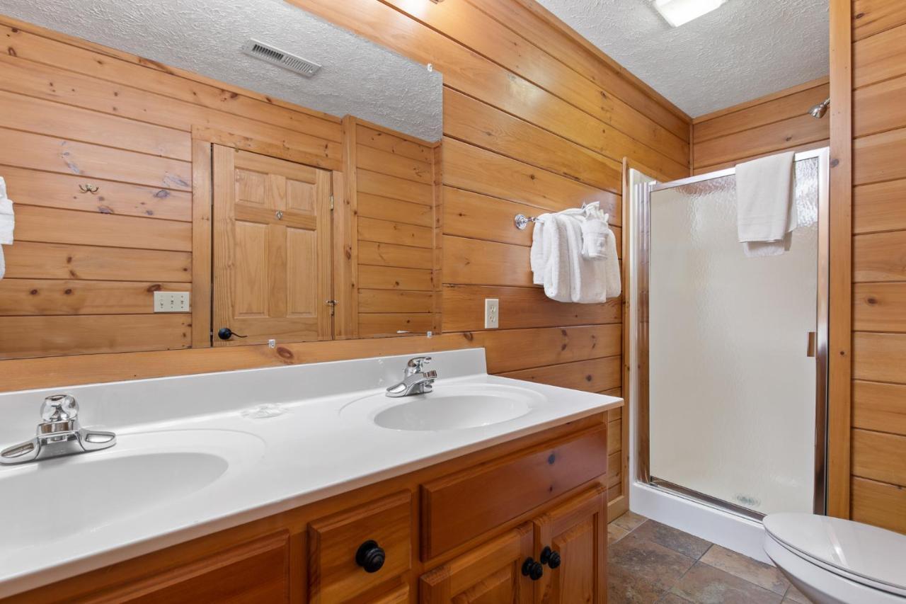 Above The Clouds, 4 Bedrooms, Pool Access, Private, Gaming, Sleeps 16 ガトリンバーグ エクステリア 写真