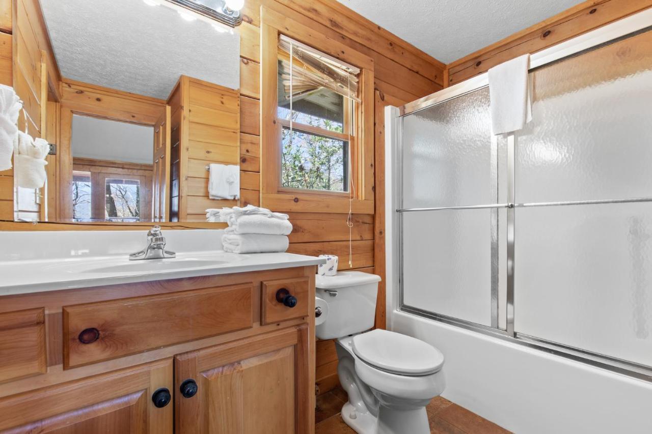 Above The Clouds, 4 Bedrooms, Pool Access, Private, Gaming, Sleeps 16 ガトリンバーグ エクステリア 写真