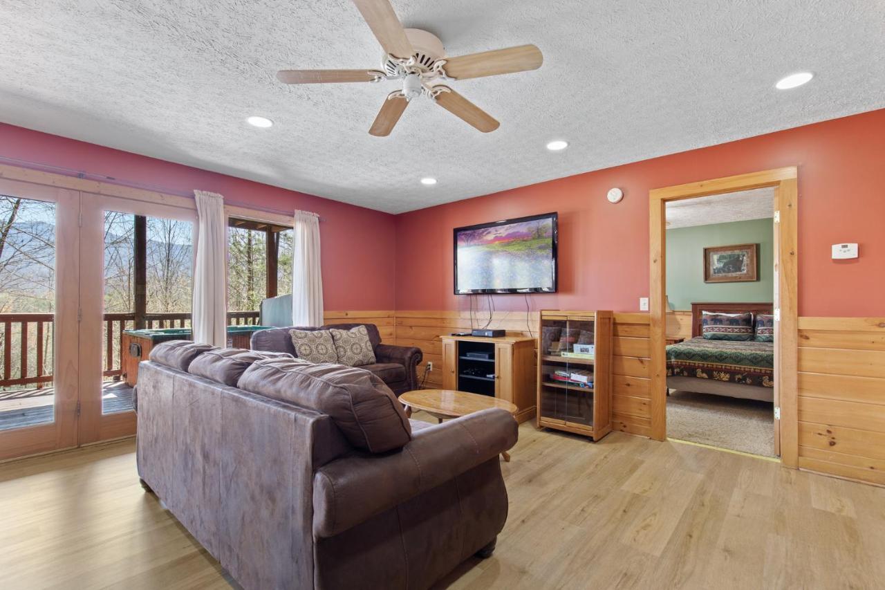 Above The Clouds, 4 Bedrooms, Pool Access, Private, Gaming, Sleeps 16 ガトリンバーグ エクステリア 写真