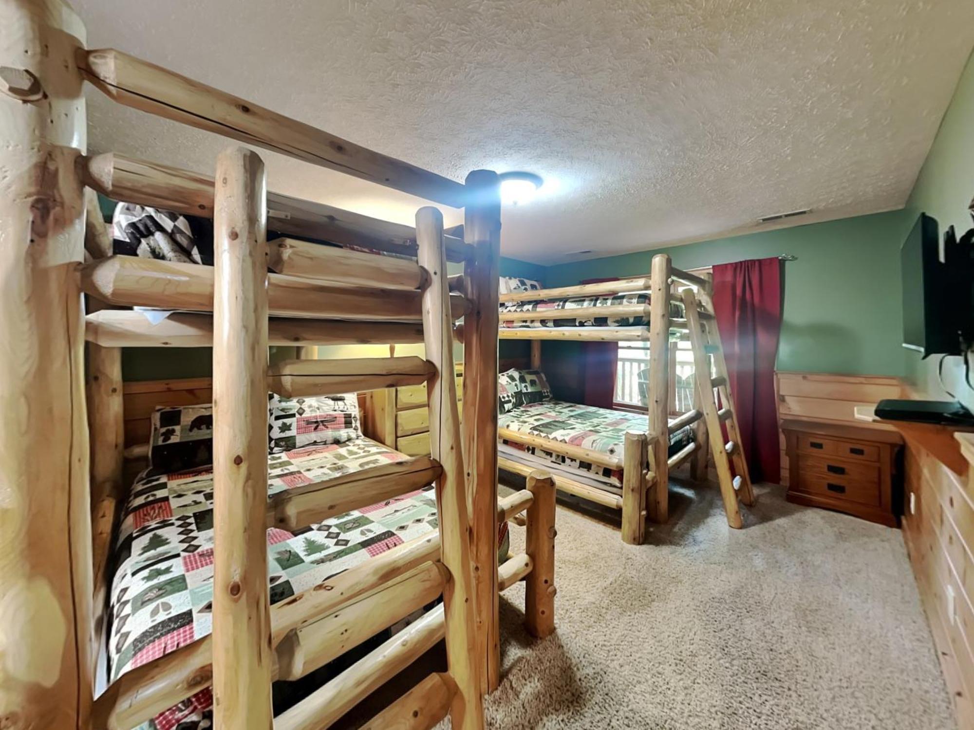 Above The Clouds, 4 Bedrooms, Pool Access, Private, Gaming, Sleeps 16 ガトリンバーグ エクステリア 写真