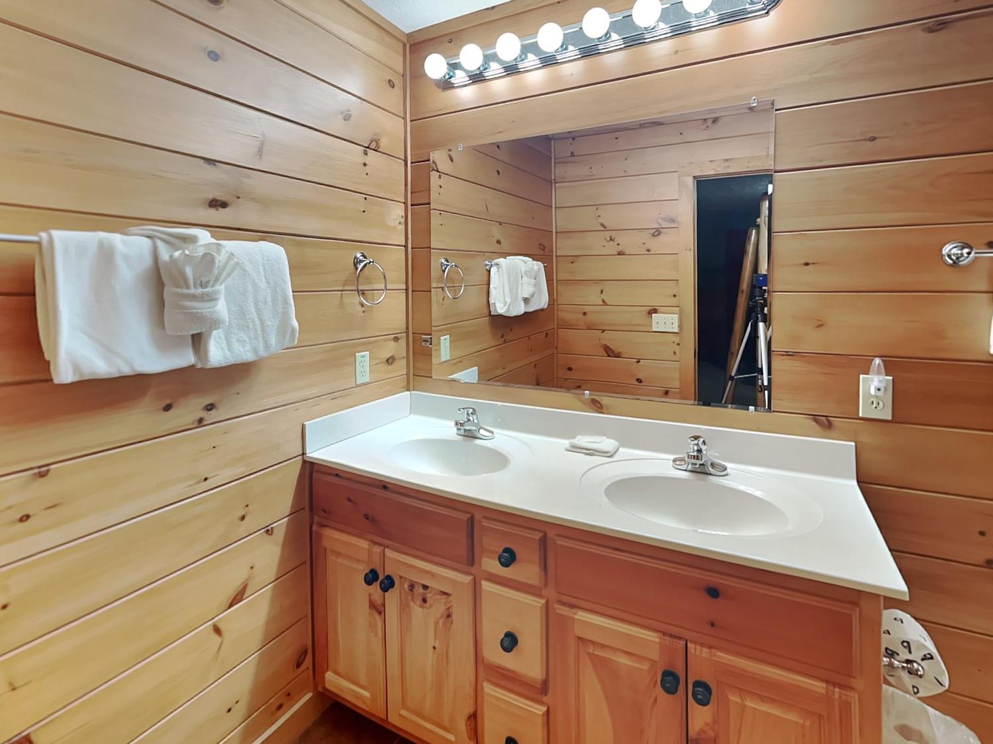 Above The Clouds, 4 Bedrooms, Pool Access, Private, Gaming, Sleeps 16 ガトリンバーグ エクステリア 写真